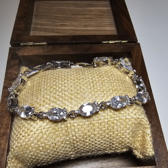 Swarovski Crystals Bracelet - Picture 3 of 3